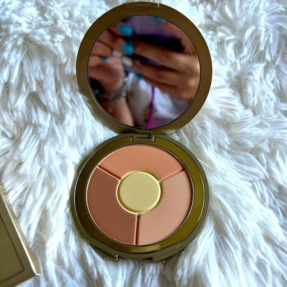New Stila One Step Correct Brightening Finishing Powder - Med. - Picture 2 of 3